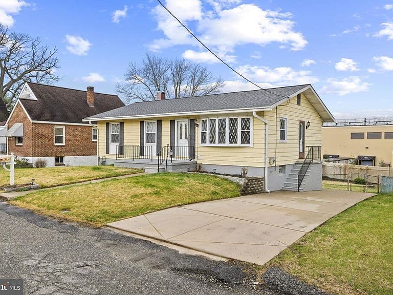 Listing photo 3