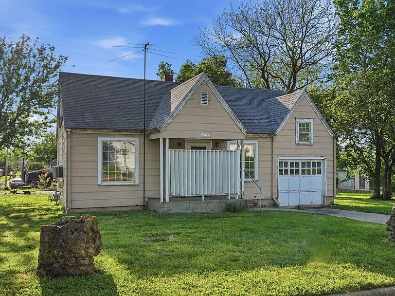 Listing photo 2