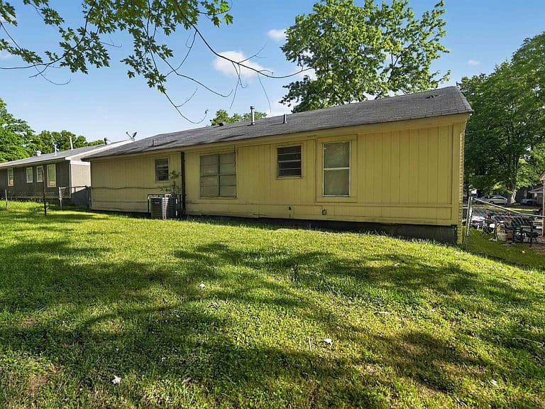 Listing photo 3