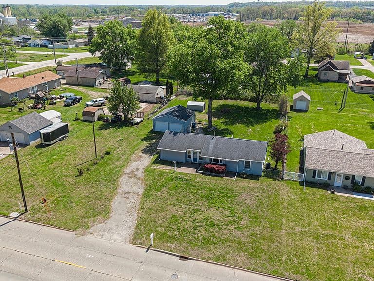 Listing photo 4
