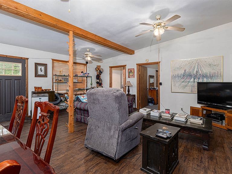 Listing photo 5