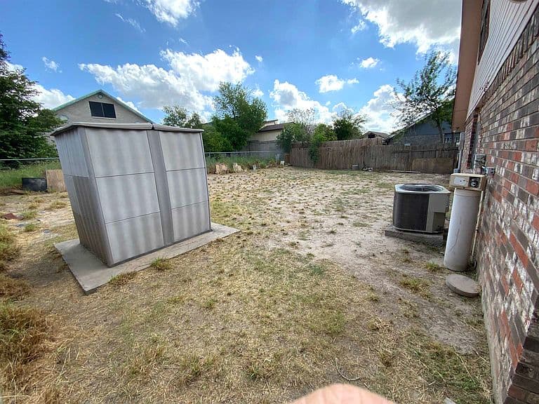 Listing photo 3