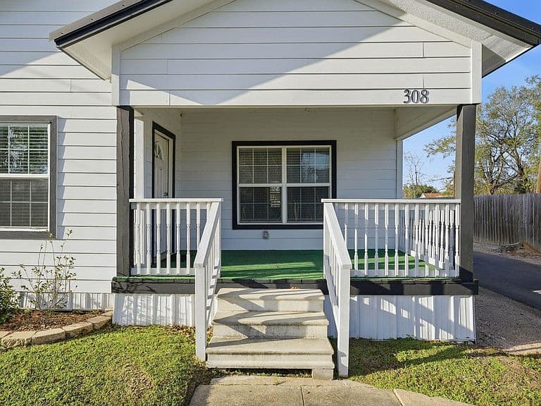 Listing photo 4