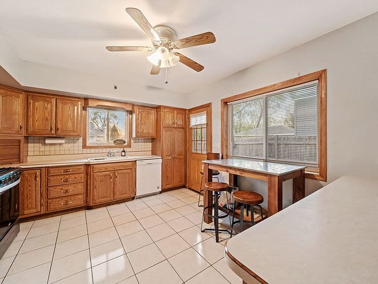 Listing photo 5