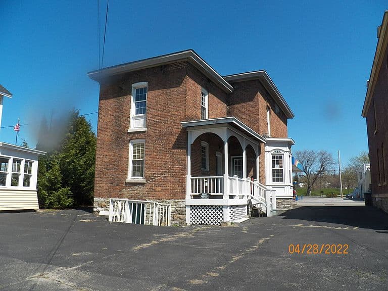 Listing photo 4