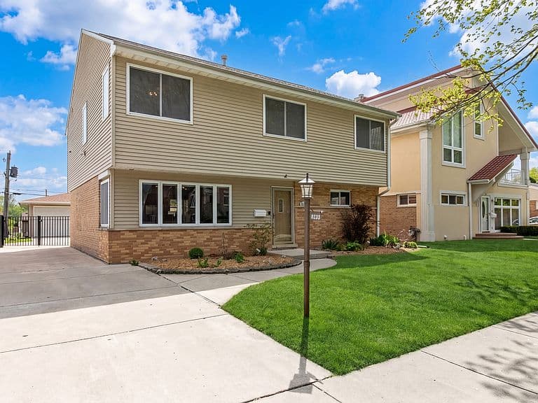 Listing photo 2