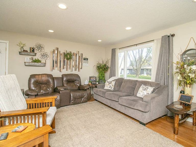 Listing photo 5