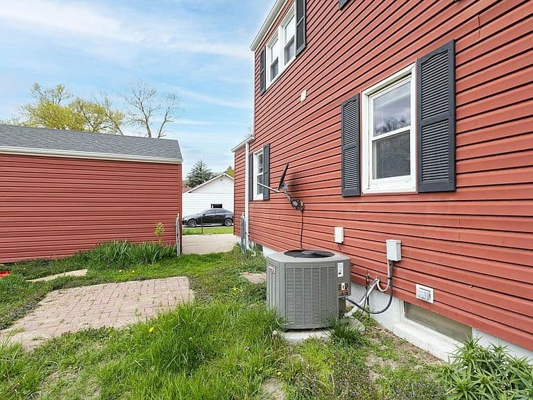 Listing photo 5