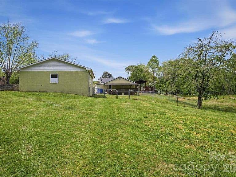 Listing photo 5