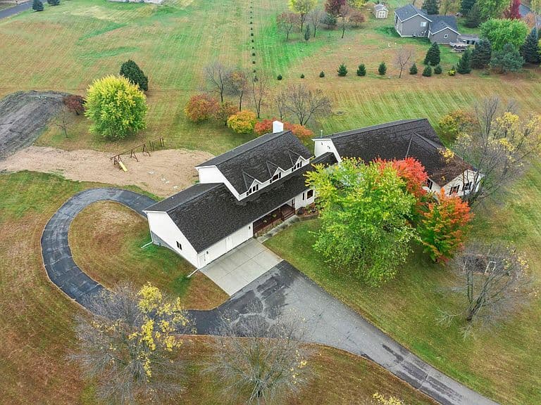 Listing photo 5