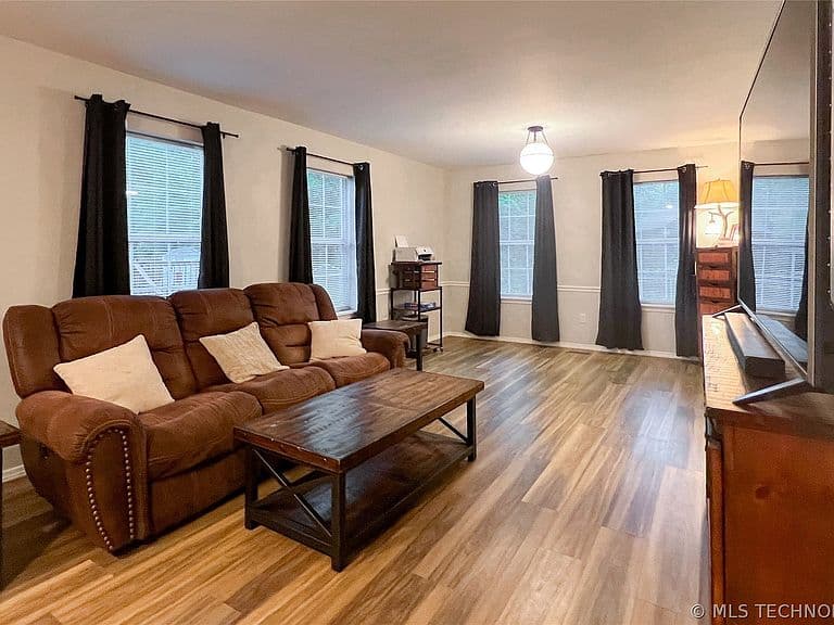 Listing photo 4