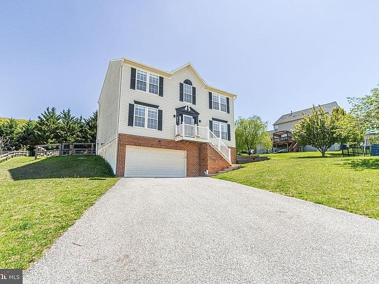 Listing photo 2