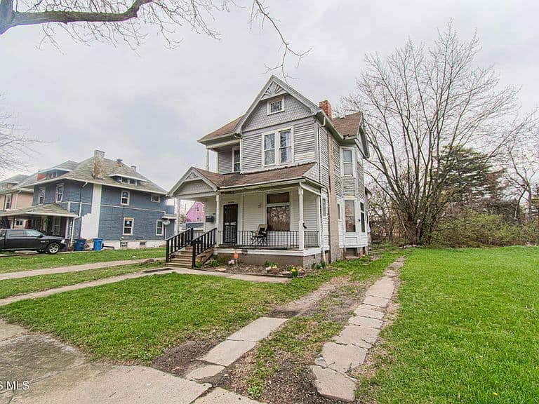 Listing photo 4