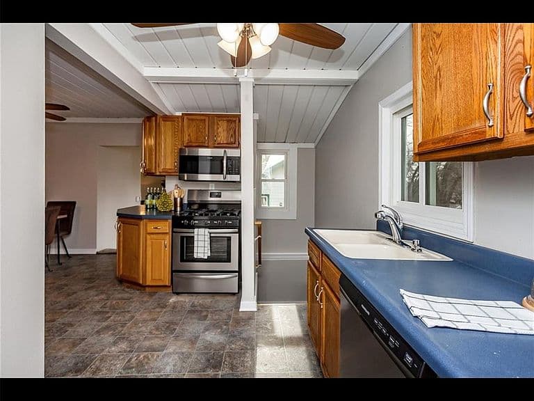 Listing photo 5