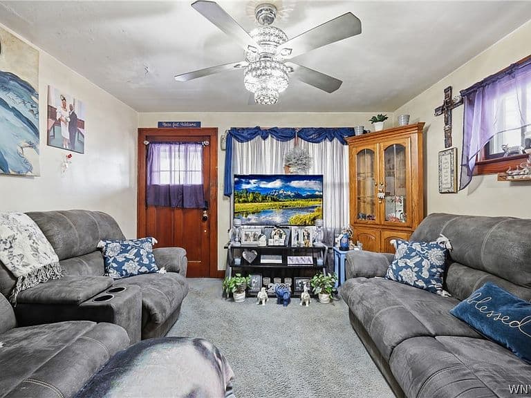 Listing photo 4