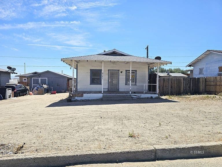 Listing photo 2