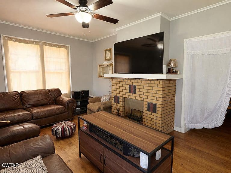 Listing photo 3