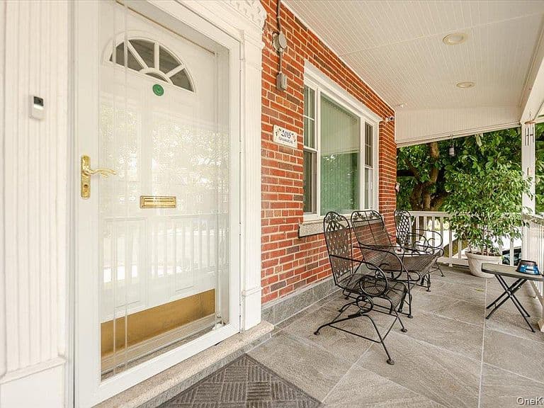 Listing photo 3