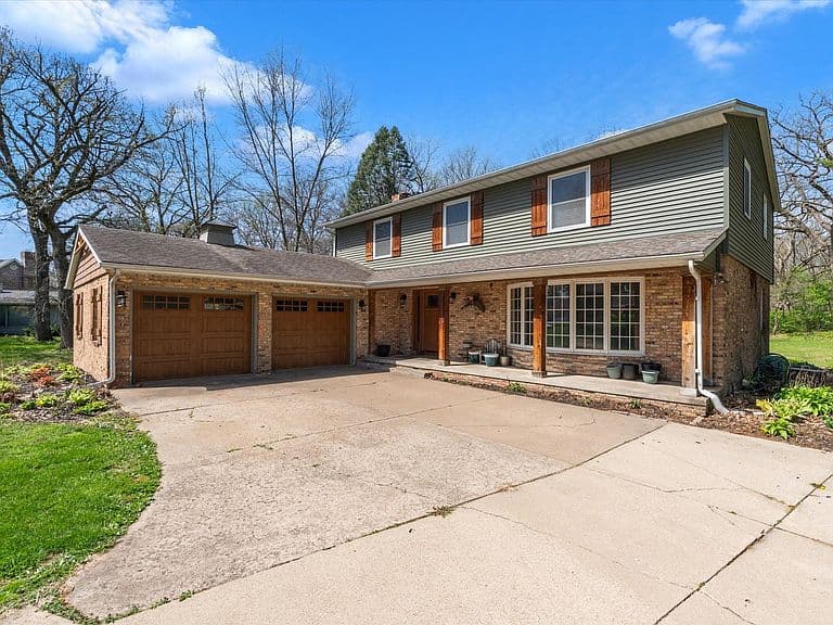 Listing photo 3