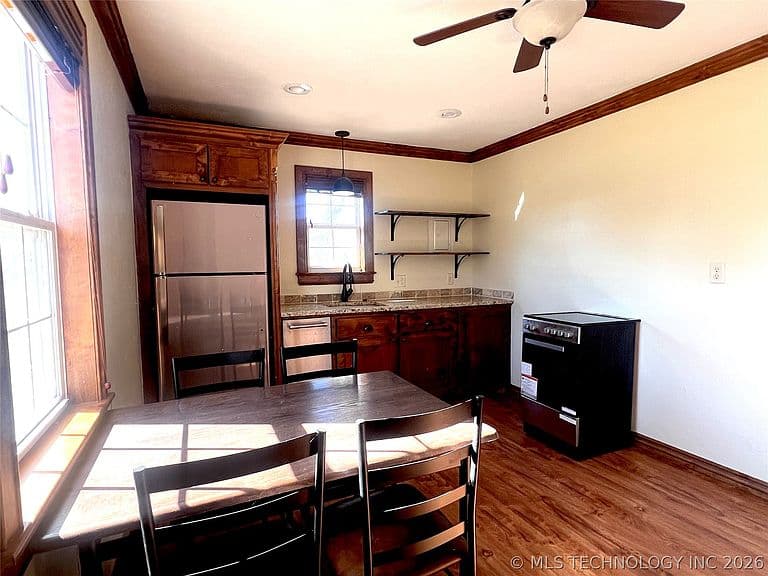 Listing photo 4