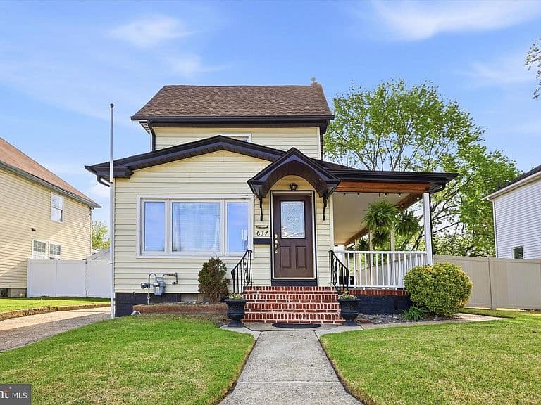 Listing photo 2