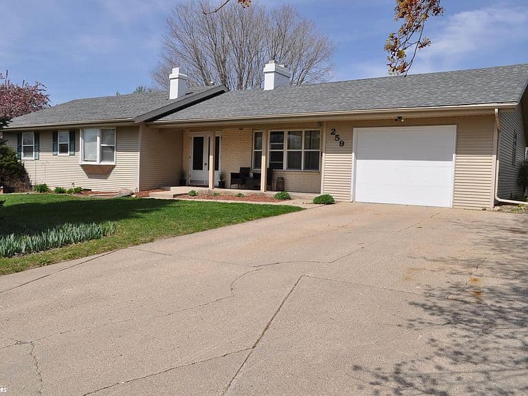 Listing photo 2