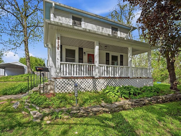 Listing photo 2