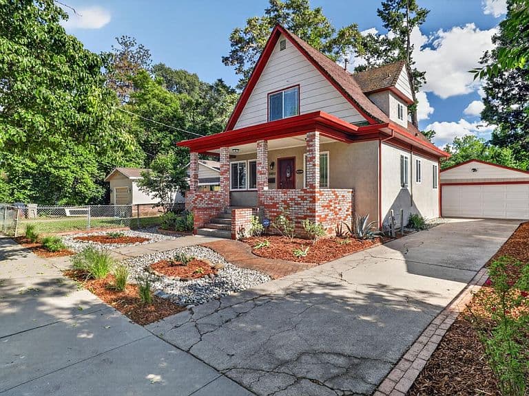 Listing photo 2