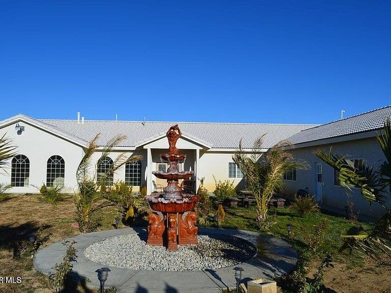 Listing photo 5