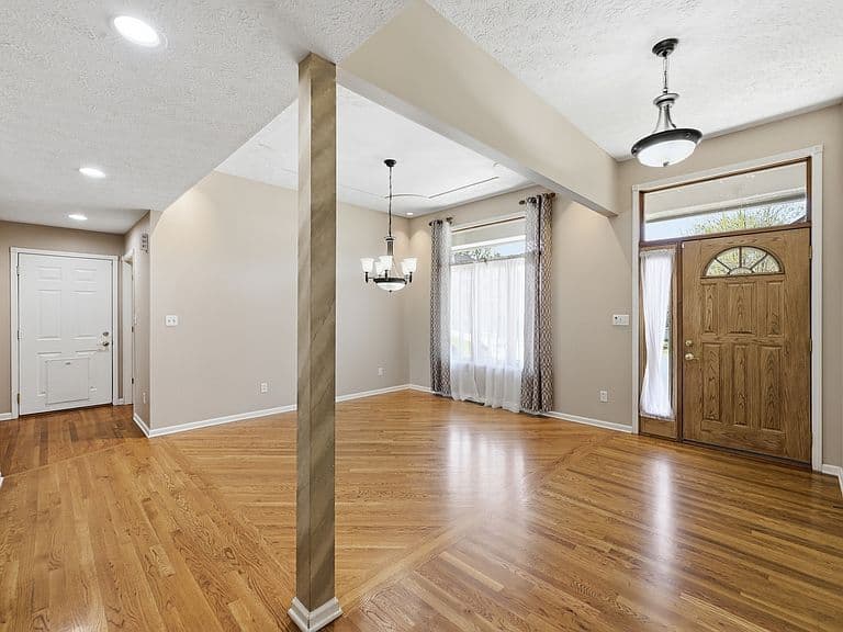 Listing photo 2