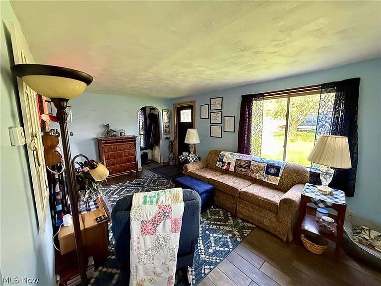 Listing photo 4