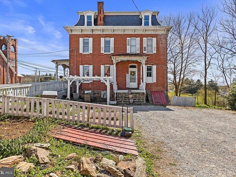 Listing photo 3