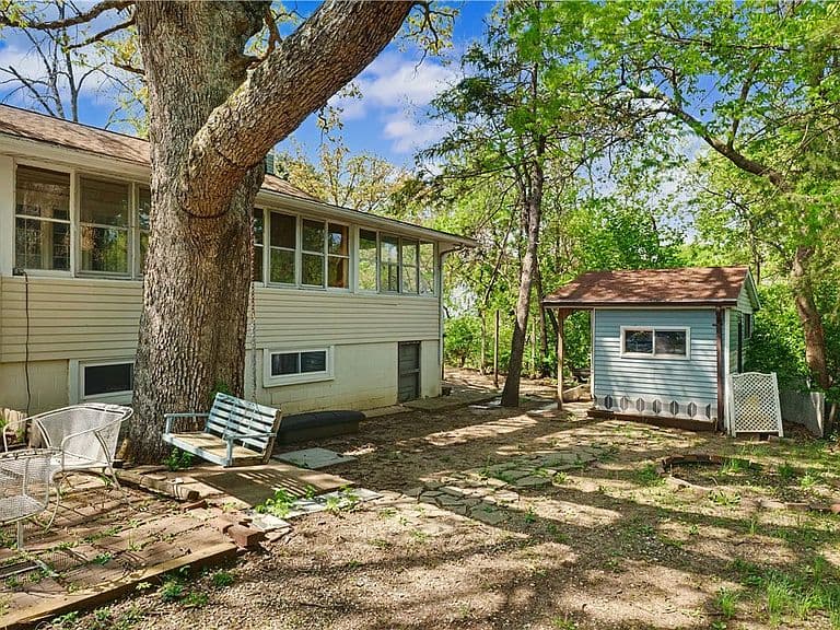 Listing photo 3
