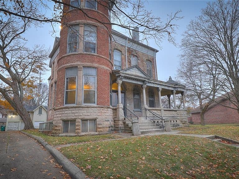 Listing photo 3