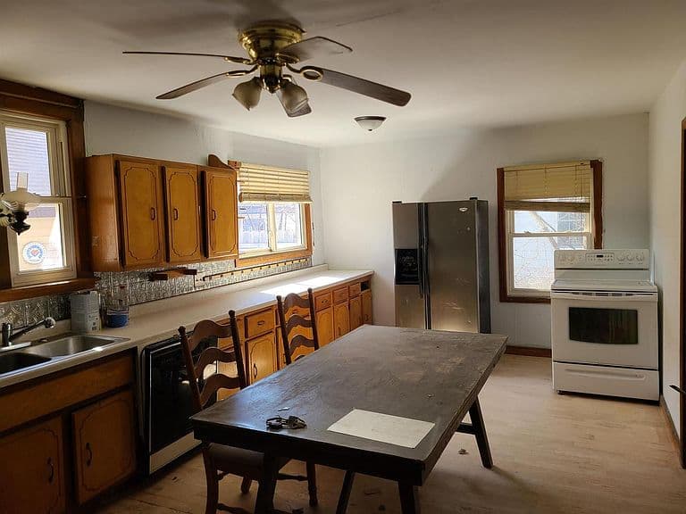 Listing photo 2