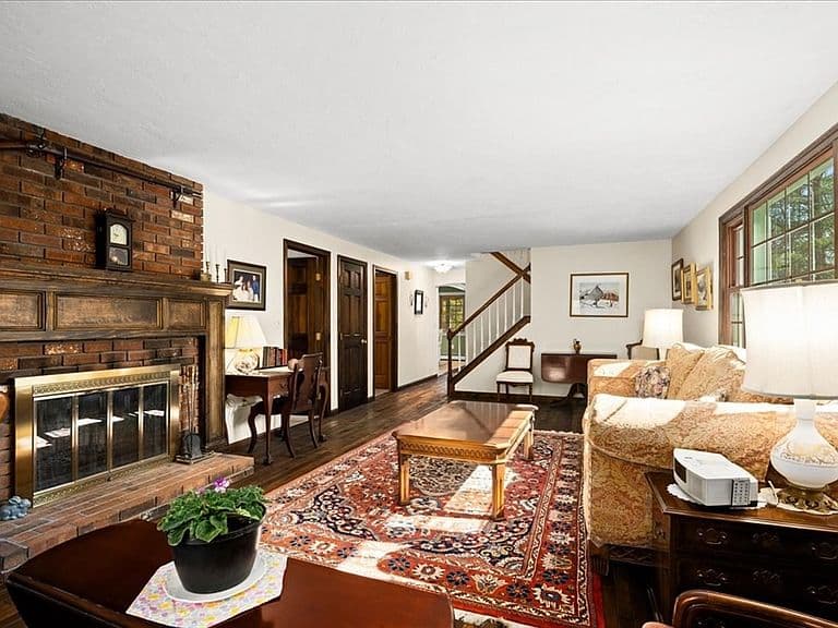 Listing photo 4