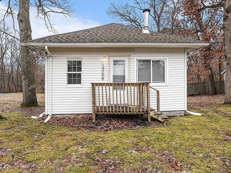 Listing photo 2