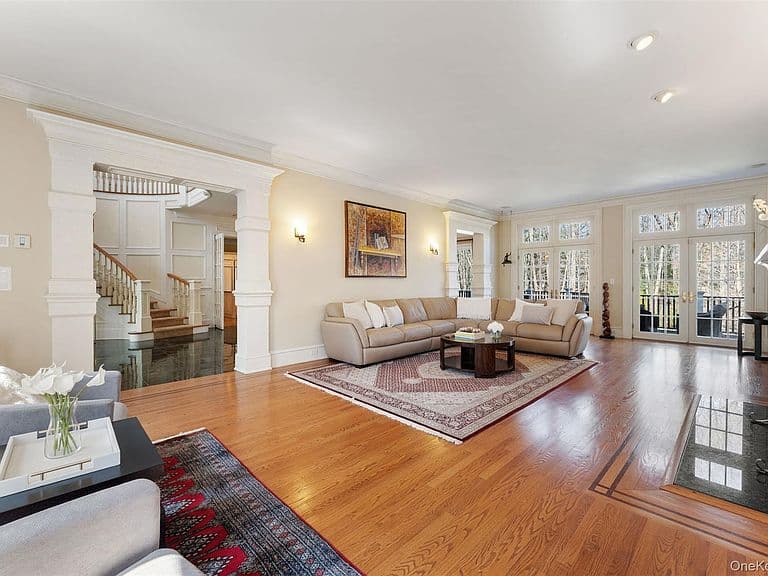 Listing photo 5