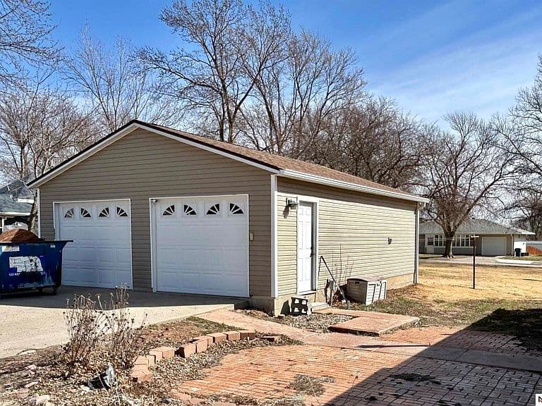 Listing photo 3