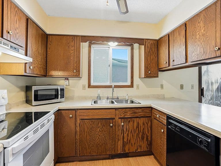 Listing photo 5