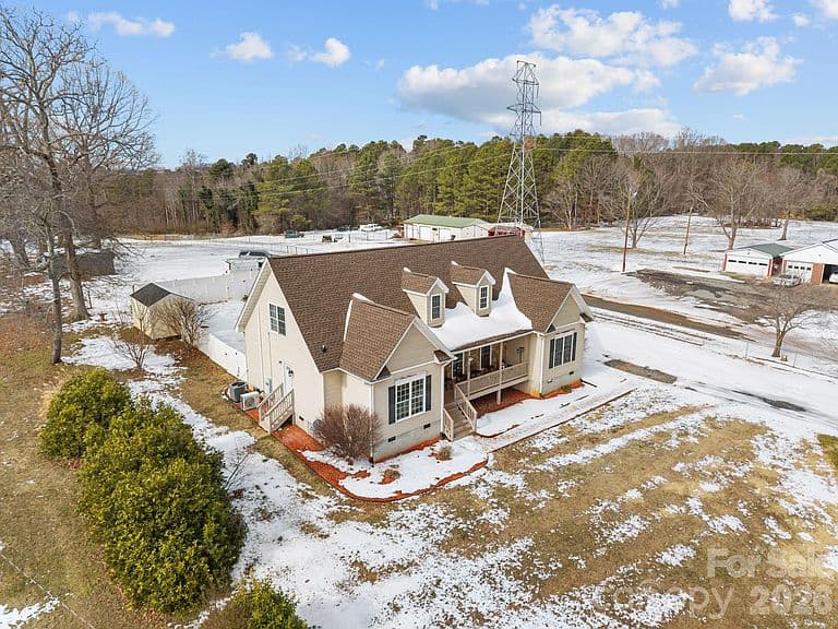 Listing photo 4