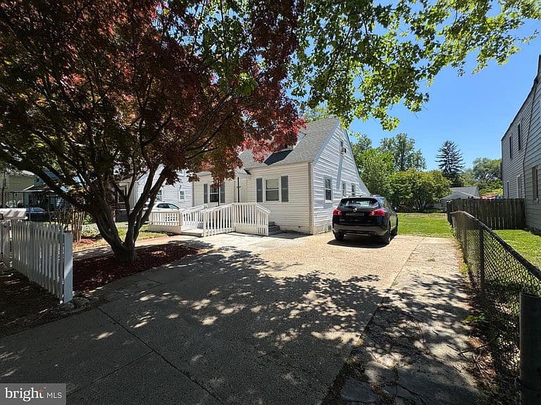 Listing photo 3