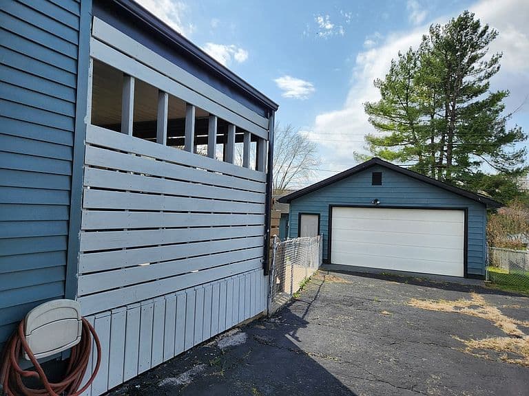 Listing photo 5