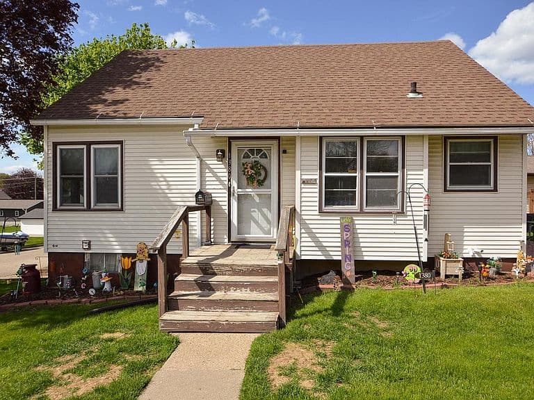 Listing photo 2