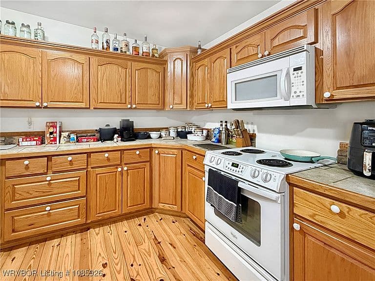 Listing photo 5