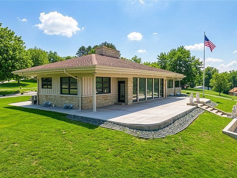 Listing photo 5