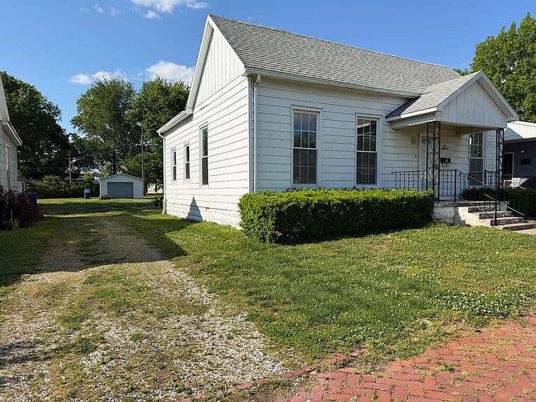Listing photo 2