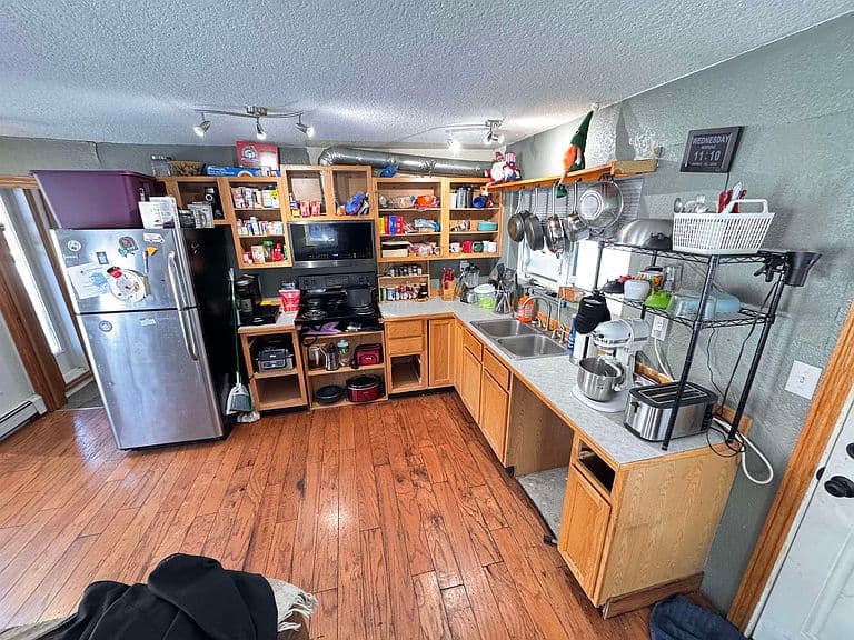 Listing photo 3