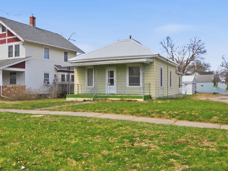 Listing photo 2