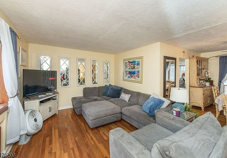 Listing photo 4